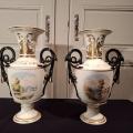 Paire de vases balustres en porcelaine de Paris d’époque Napoléon III.